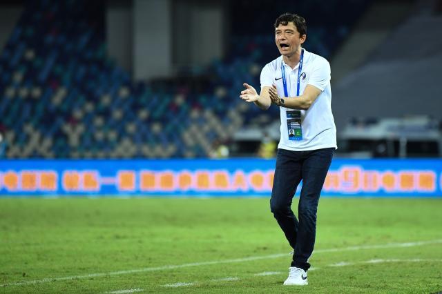 开云体育官网-更衣室里谢晖下令：不能再退，再退就是0比3了！